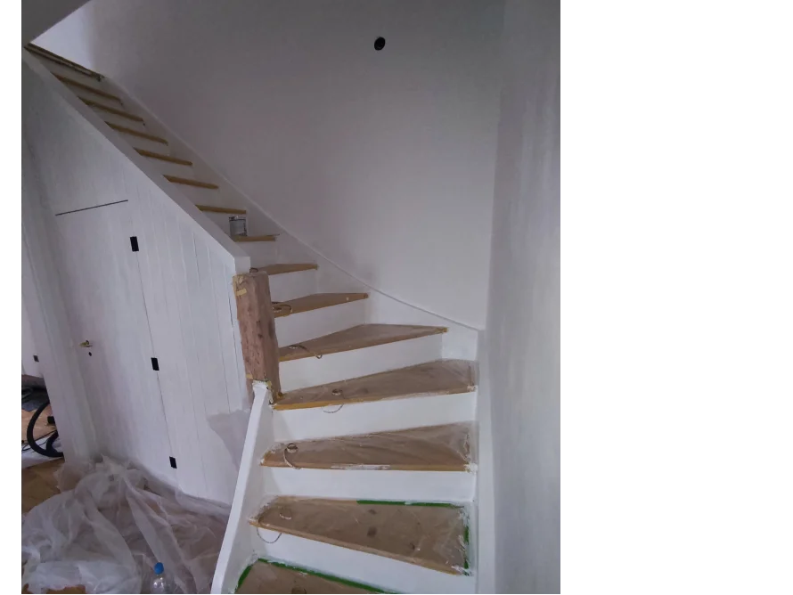 Holztreppe während Renovierung