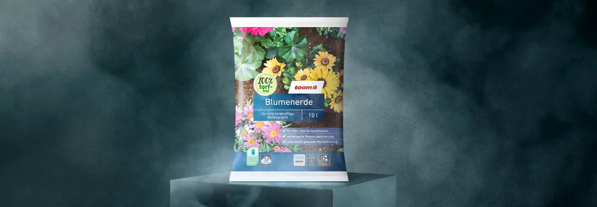 Blumenerde in der Tüte