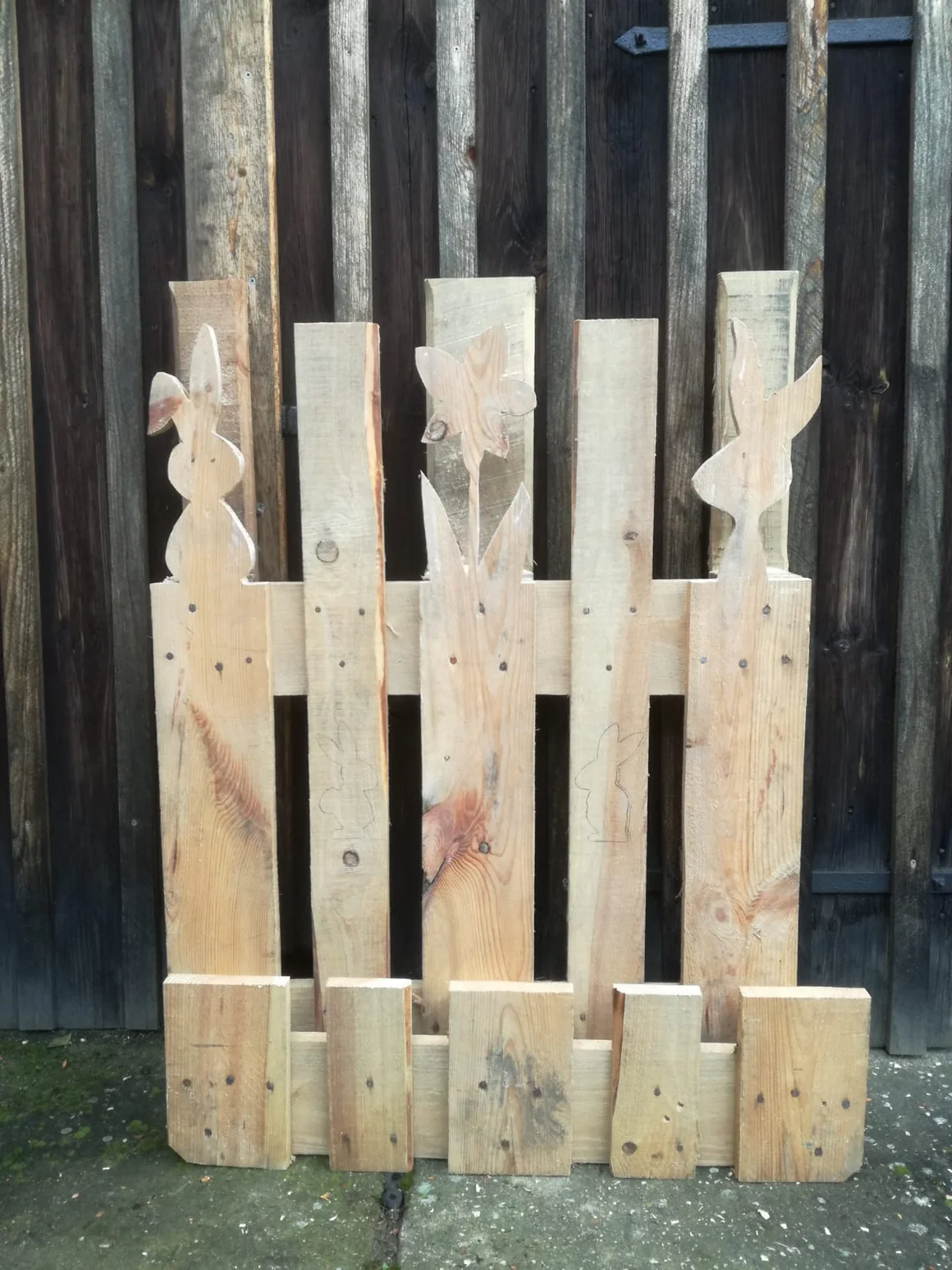 Osterdekoration aus Holz
