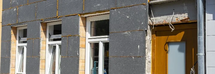 Hausfassade mit Dämmung