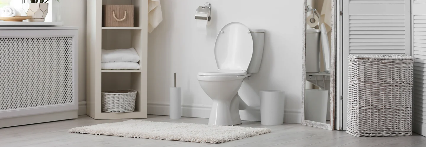 Moderne Toilette in einem Badezimmer