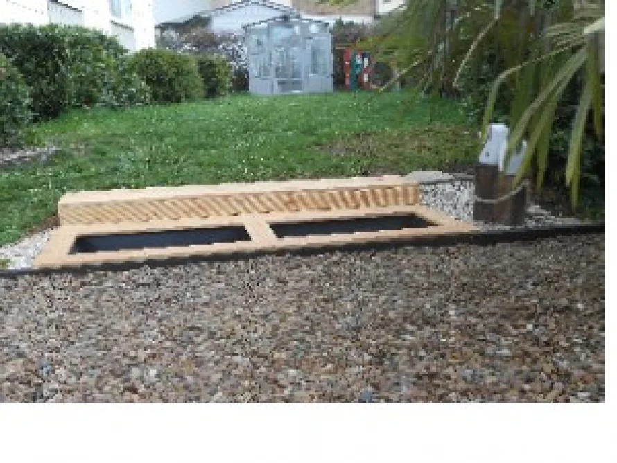 Zwei Hochbeete im Garten