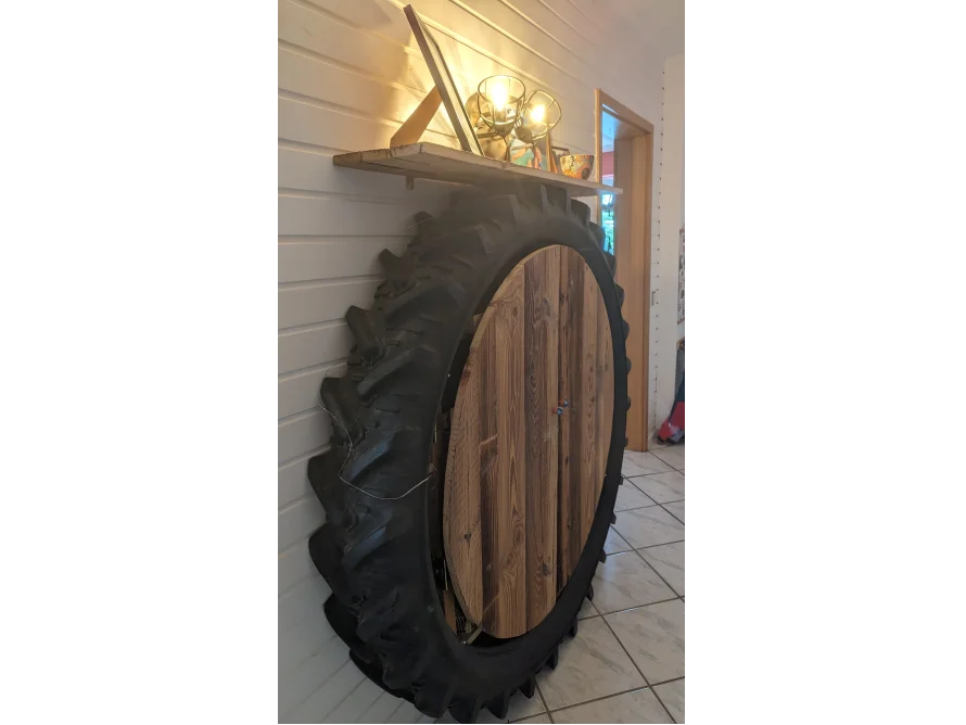 Upcycling Schrank aus Traktorreifen