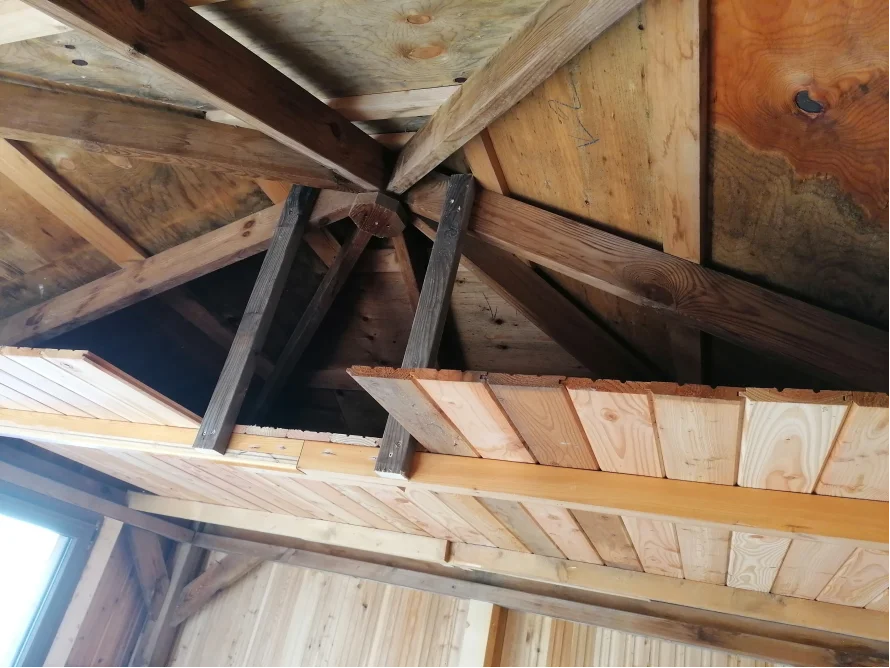 Holzkonstruktion eines Dachstuhls