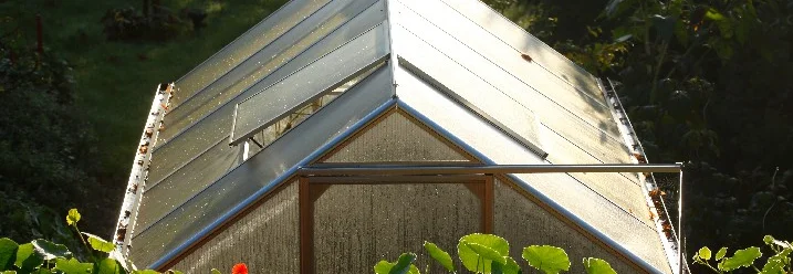 Gewächshaus im Garten