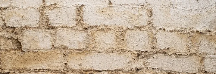 Eine weiße Betonblockwand.