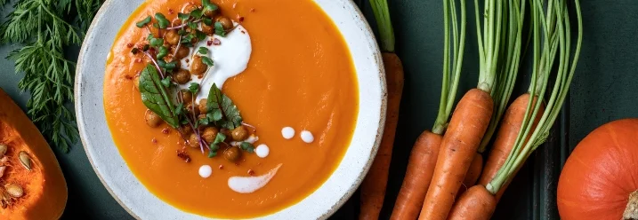 Schale Kürbissuppe
