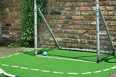 Kleines Hockeytor auf Kunstrasen
