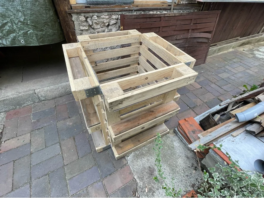 Holzgestell aus Paletten