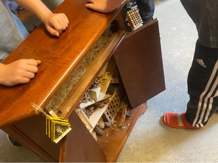 Insektenhotel im Bau