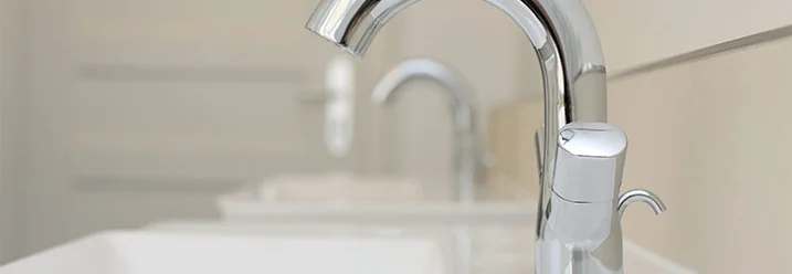 Moderner Wasserhahn