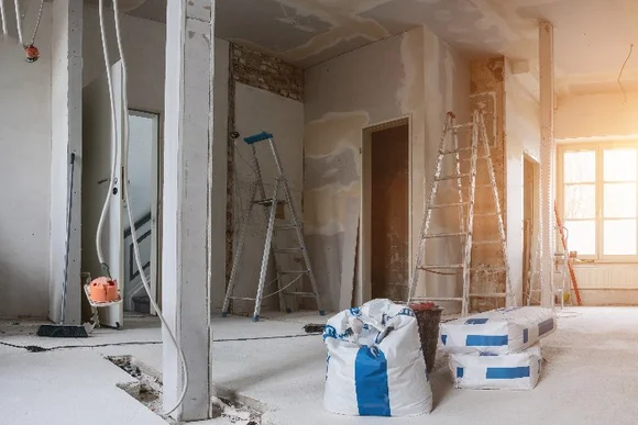 Renovierungsarbeiten in einem Raum