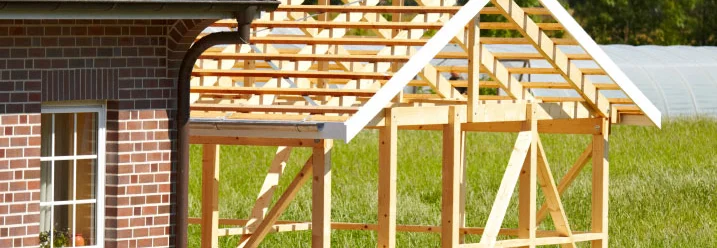 Holzgerüst eines Gartenhauses