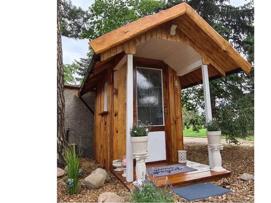 Kleines Gartenhaus aus Holz