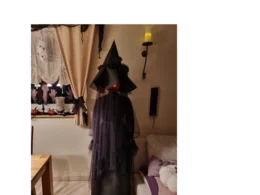 Halloweendekoration Hexe von hinten