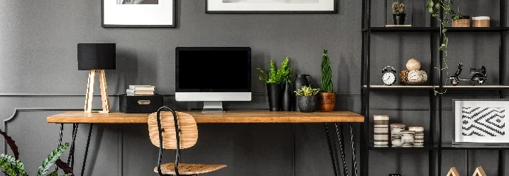 Modernes Büro mit Schreibtisch