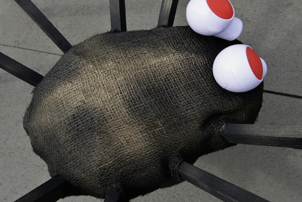 Halloween-Spinne aus Sackleinen