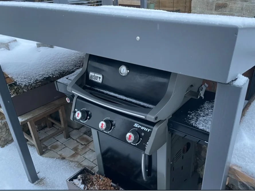Gasgrill im Schnee