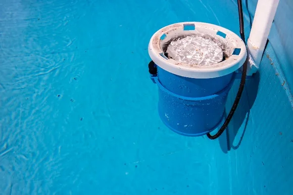 Poolreiniger im Pool