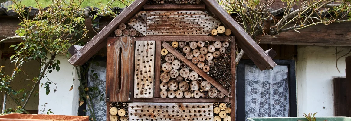 Insektenhotel aus Holz