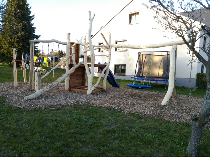 Naturspielplatz im Garten