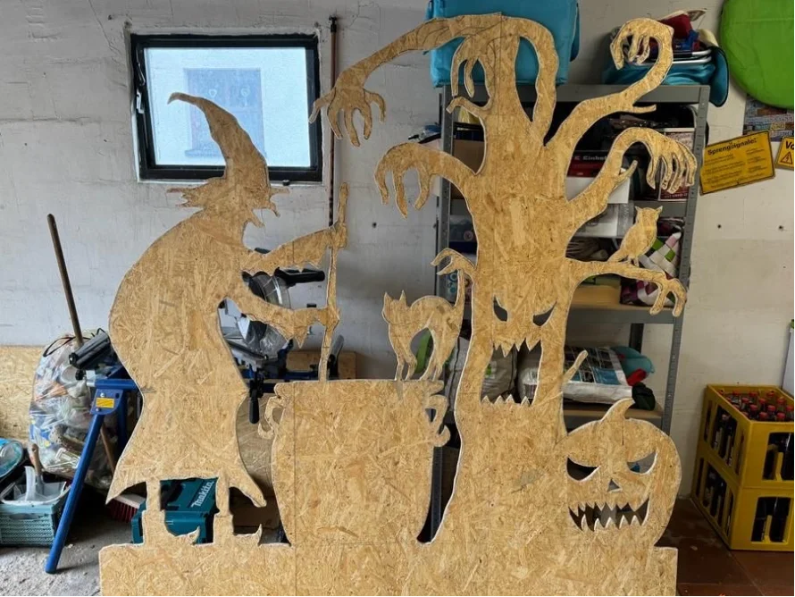 Halloweendekoration aus Holz